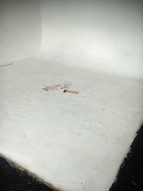 Белый пол для циклорамы в фотостудии